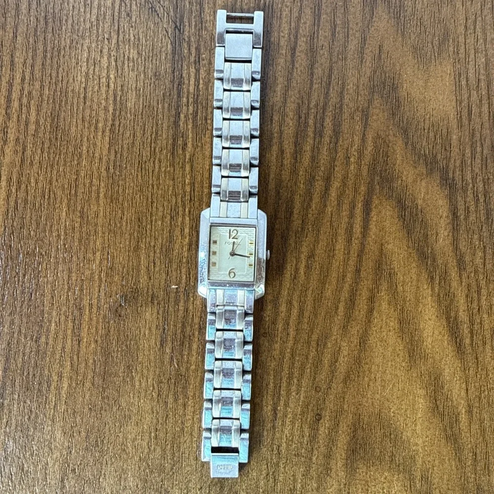 Fossil Quartz Watch Vintage Silver and Gold Tone Needs Battery